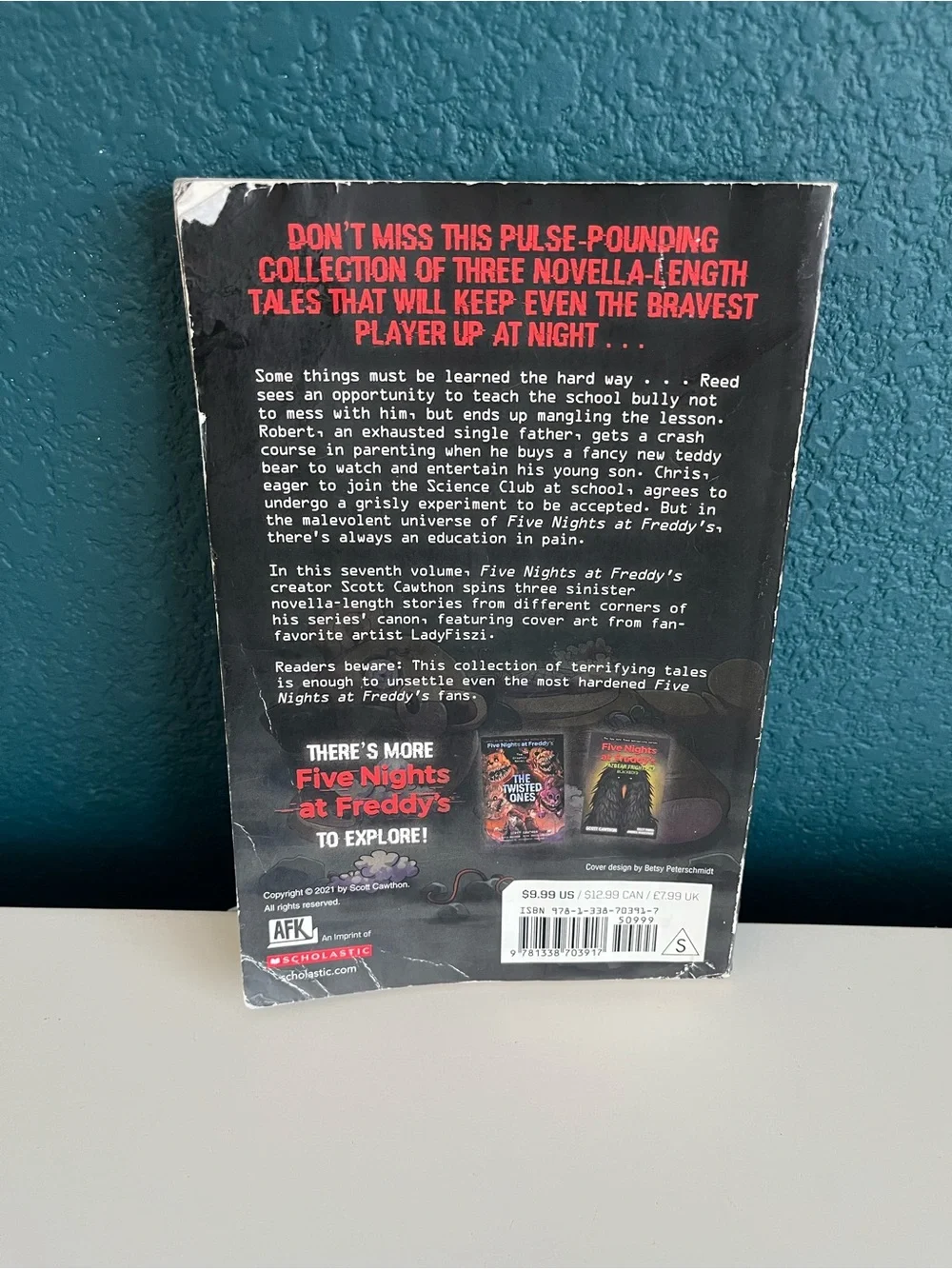 Five Nights at Freddy's Graphic Novels The Silver Eyes & The Fourth Closet Fazbe